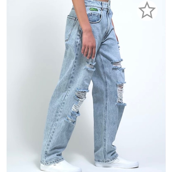 Loose fitting Distressed Skater Jeans - Picture 4 of 5